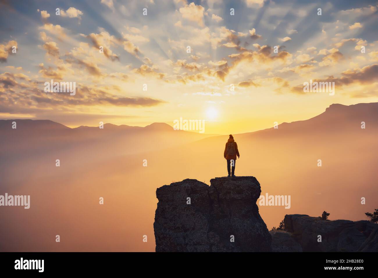 Girl hiker silhouette hi-res stock photography and images - Alamy