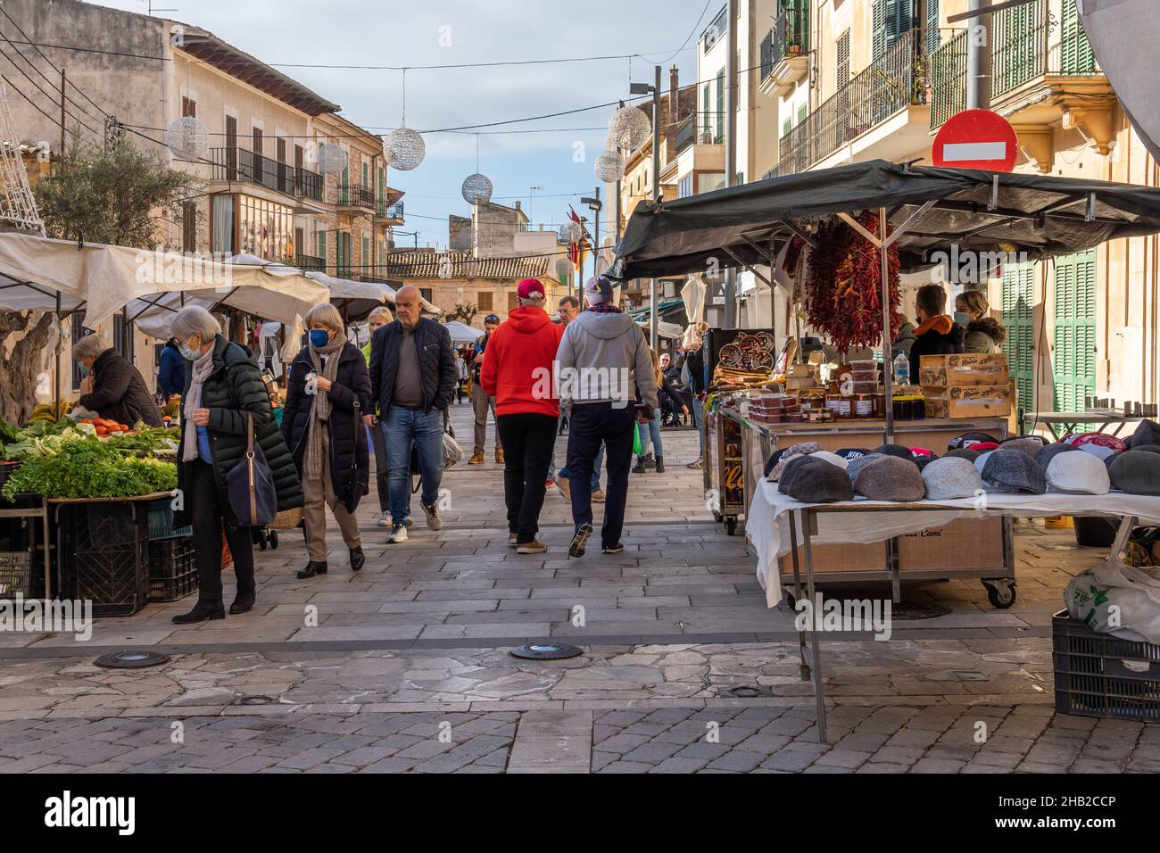Santanyi, Spain; december 11 2021: Weekly street market in the Mallorcan town of Santanyi, during the winter Christmas season. Stalls selling fresh an Stock Photo