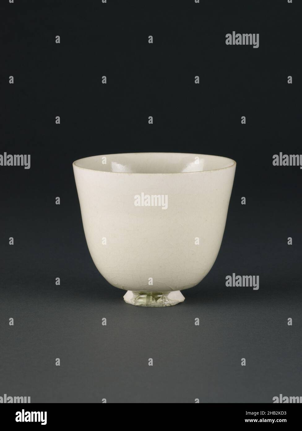 Wine Cup, Chinese, Sui dynasty, 581–618, or Tang dynasty, 618–907, 7th century, Xing ware; porcelain with clear crackled glaze, Hebei province, China, Asia, Ceramics, containers, 3 1/2 in. x 3 in. (8.9 x 7.6 cm Stock Photo