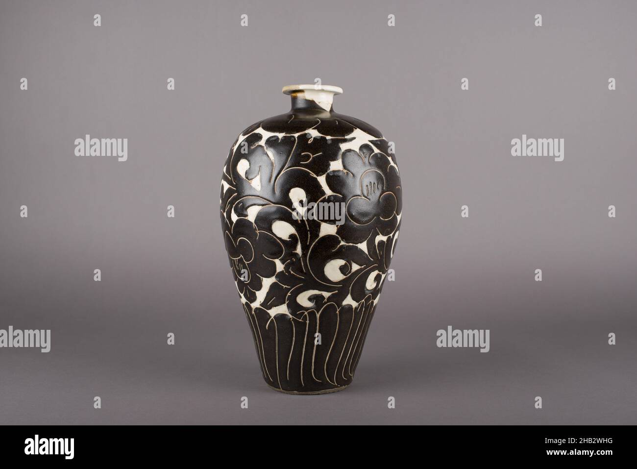 Black Glazed Stoneware Urn From Hebei - 19th Century Black Glazed Stoneware Urn From Hebei - 19th Century