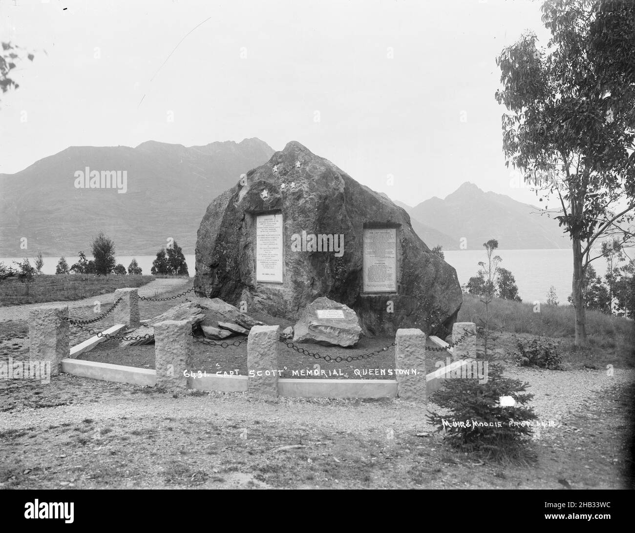 Captain Scott Memorial, Queenstown, Muir & Moodie studio, photography
