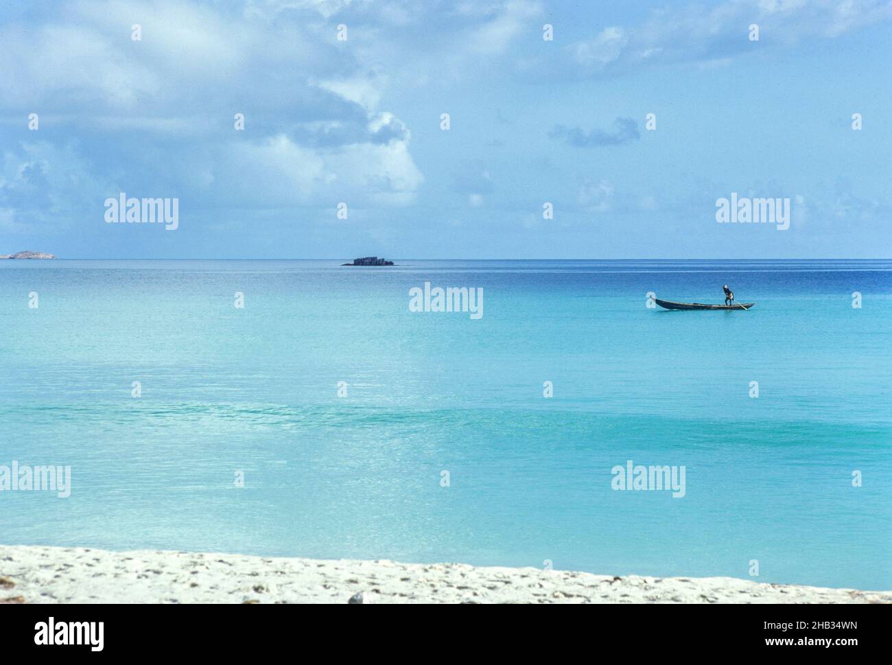 Beach scene 1970s hi-res stock photography and images - Alamy