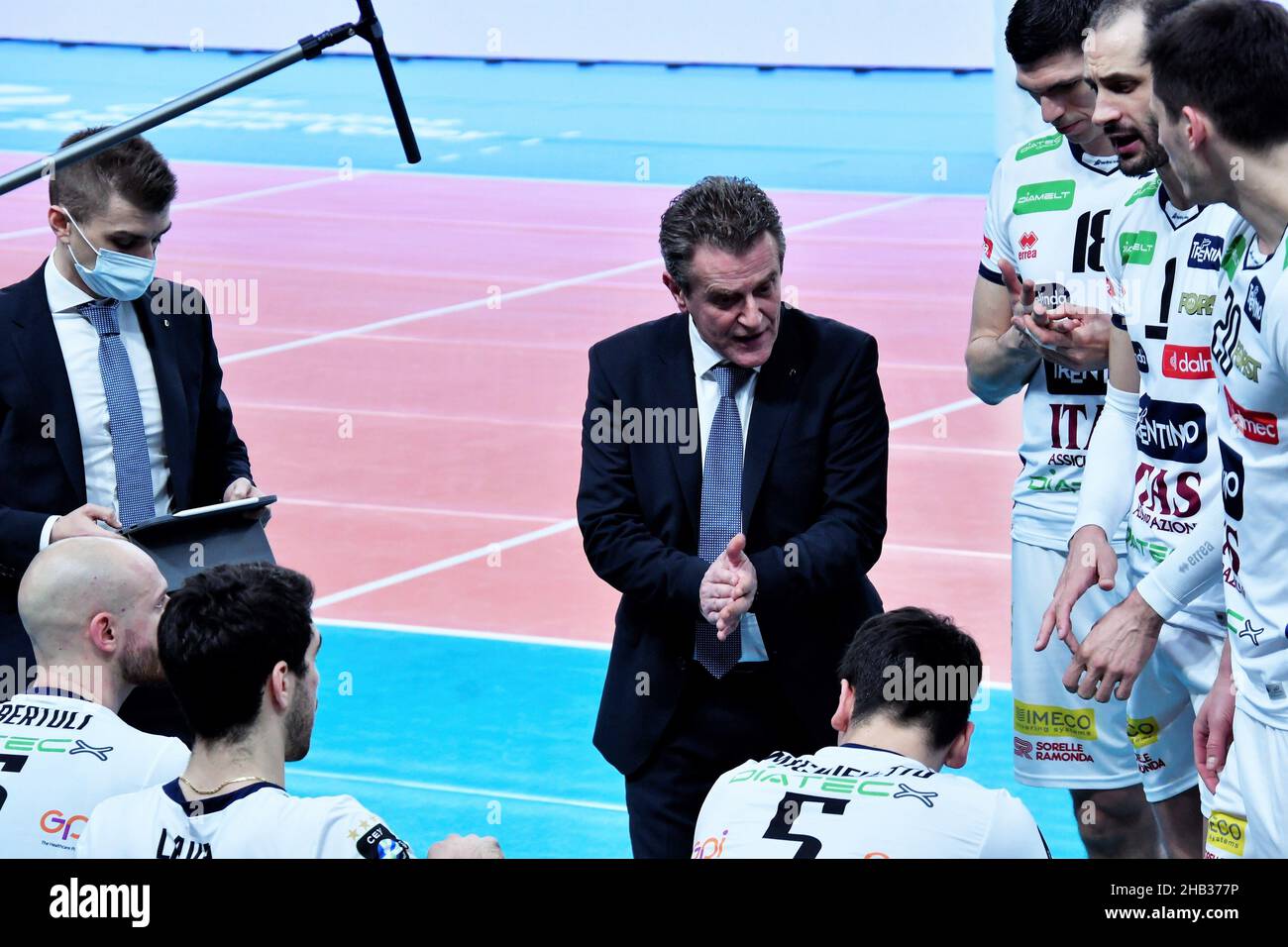 BLM Group Arena, Trento, Italy, December 16, 2021, Coach Angelo Lorenzetti (Itas Trentino)  during  Itas Trentino vs  Fenerbahce HDI Istanbul - CEV Champions League volleyball match Stock Photo