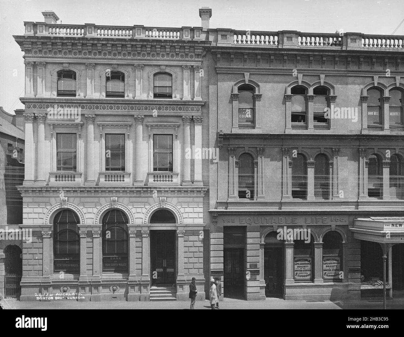 Auckland, Burton Brothers studio, photography studio, Dunedin, gelatin dry plate process, Building housing the Bank of New South Wales and the Equitable Life Society of the United States. On top floor are offices of architects Charles Arnold and David Ross Stock Photo