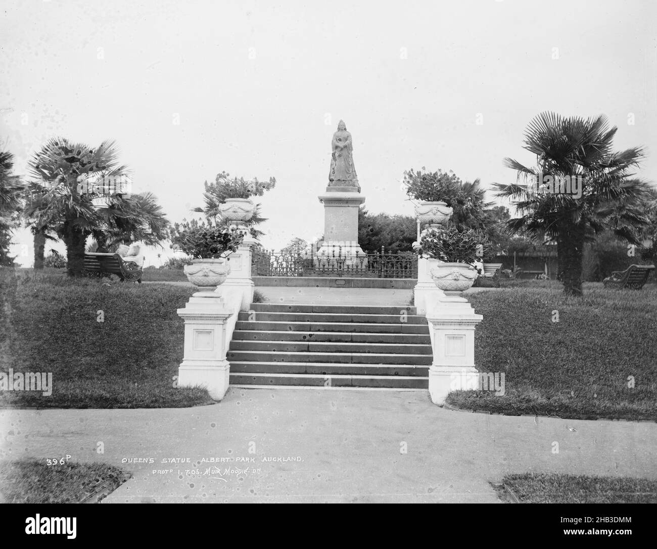 Queens Statue, Albert Park, Auckland, Muir & Moodie studio, photography