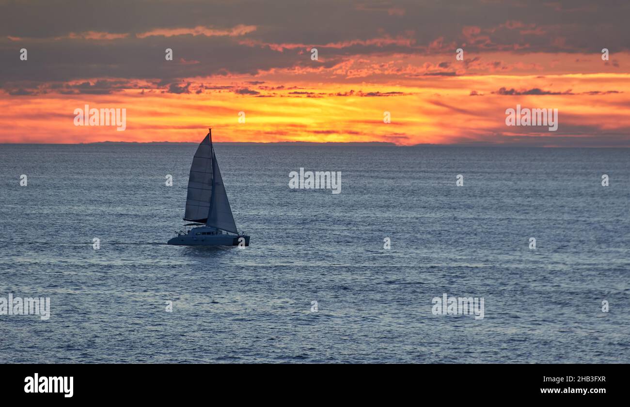 Sunset sea boats hi-res stock photography and images - Alamy