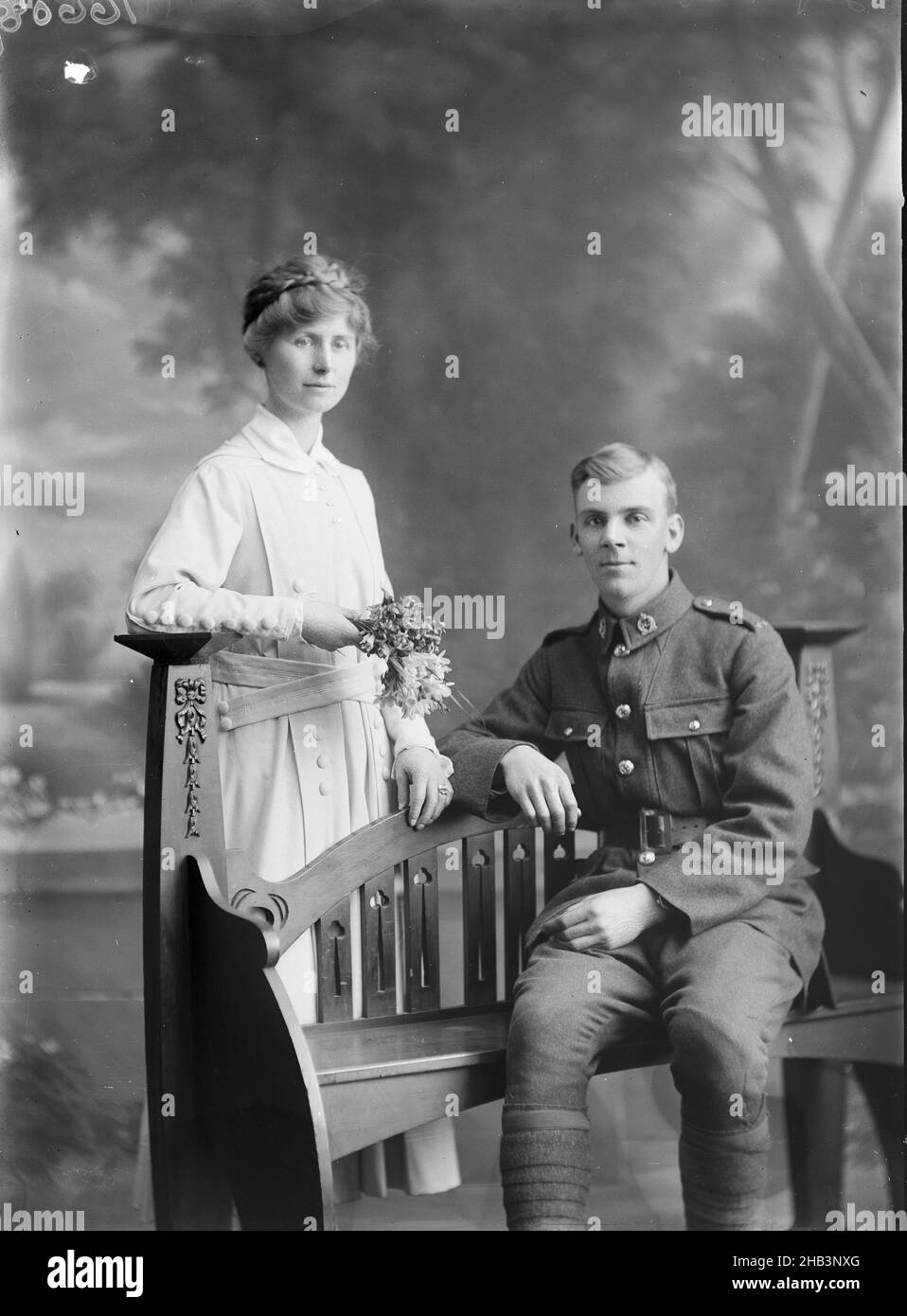 Private James Arthur Hoverd and his bride Florence Lilian Davies, Berry & Co, photography studio, 20 July 1918, Wellington, Wedding portrait of Private James Arthur Hoverd and Florence Lilian Hoverd Stock Photo