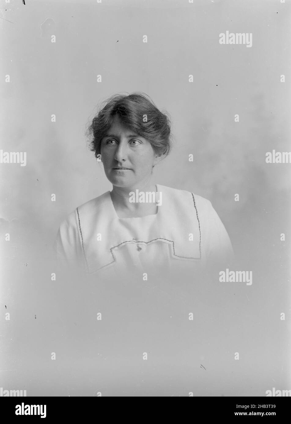1910s woman hi-res stock photography and images - Alamy