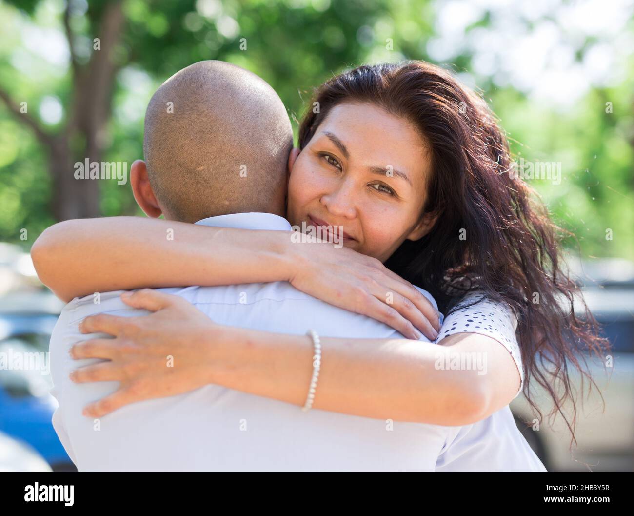 Hugging A Lod Woman and man hugging in parking lot Stock Photo - Alamy