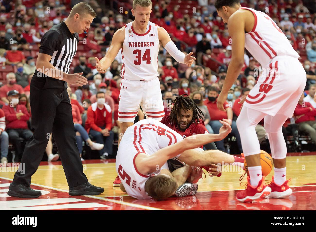 Madison, WI, USA. 15th Dec, 2021. Wisconsin Badgers Forward Tyler Wahl #5 and Nicholls State Colonels forward Manny Littles #22 fight for a ball while Wisconsin Badgers guard Brad Davison #34 and Wisconsin Badgers guard Jordan Davis #2 look on during NCAA basketball game between the Nicholls State Colonels and the Wisconsin Badgers at Kohl Center in Madison, WI. Wisconsin defeated Nicholls State 71-68. Kirsten Schmitt/CSM/Alamy Live News Stock Photo