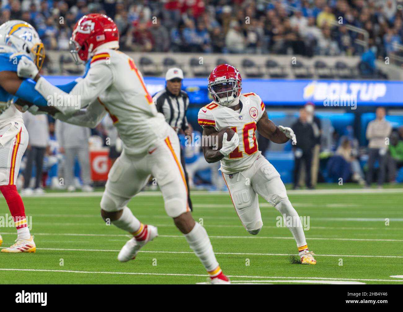 Inglewood, USA. 16th Dec, 2021. American football: NFL professional league, Los Angeles Chargers - Kansas City Chiefs, main round, main round games, game 15, SoFi Stadium. Chiefs pro Tyreek Hill runs with the ball. Credit: Maximilian Haupt/dpa/Alamy Live News Stock Photo