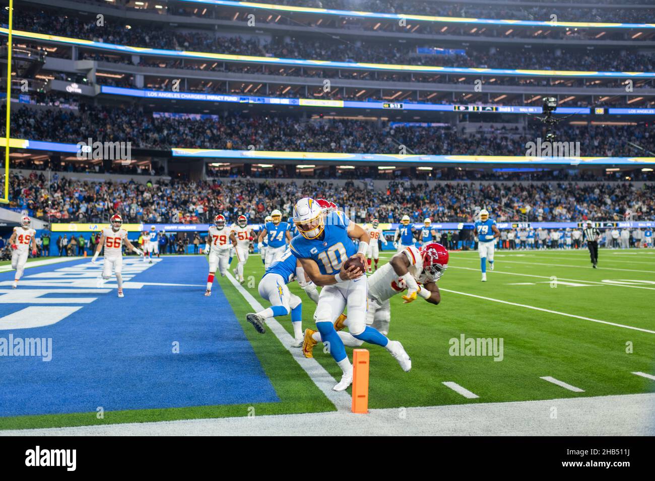 Inglewood, USA. 16th Dec, 2021. American football: NFL professional league, Los Angeles Chargers - Kansas City Chiefs, main round, main round games, matchday 15, SoFi Stadium. Chargers quarterback Justin Herbert (M) scores a touchdown. Credit: Maximilian Haupt/dpa/Alamy Live News Stock Photo