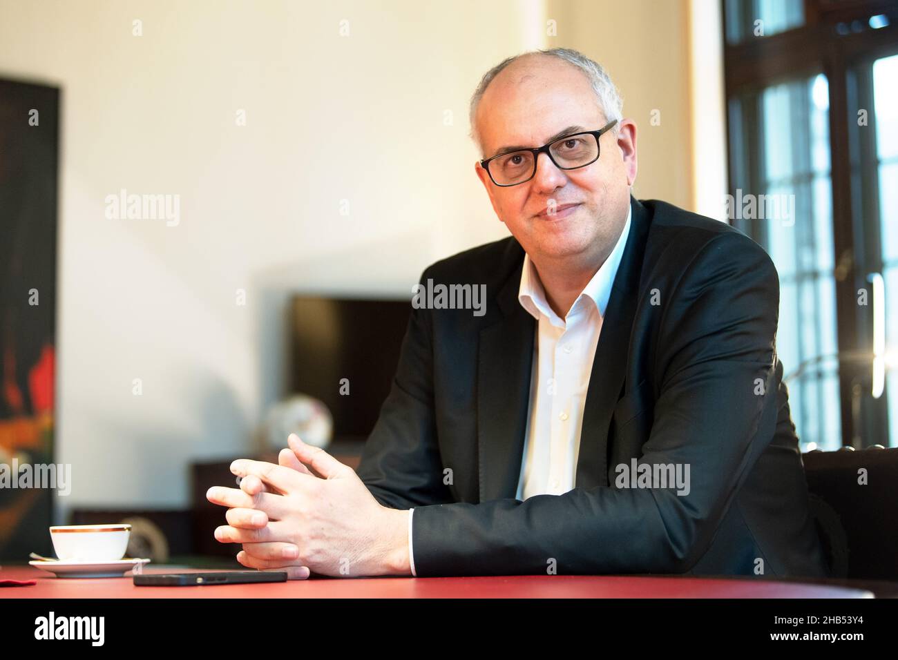 Bremen, Germany. 13th Dec, 2021. Andreas Bovenschulte (SPD), mayor of Bremen, sits in the town hall. (to dpa 'Bremen's mayor: No sweeping judgements against vaccination critics') Credit: Sina Schuldt/dpa/Alamy Live News Stock Photo