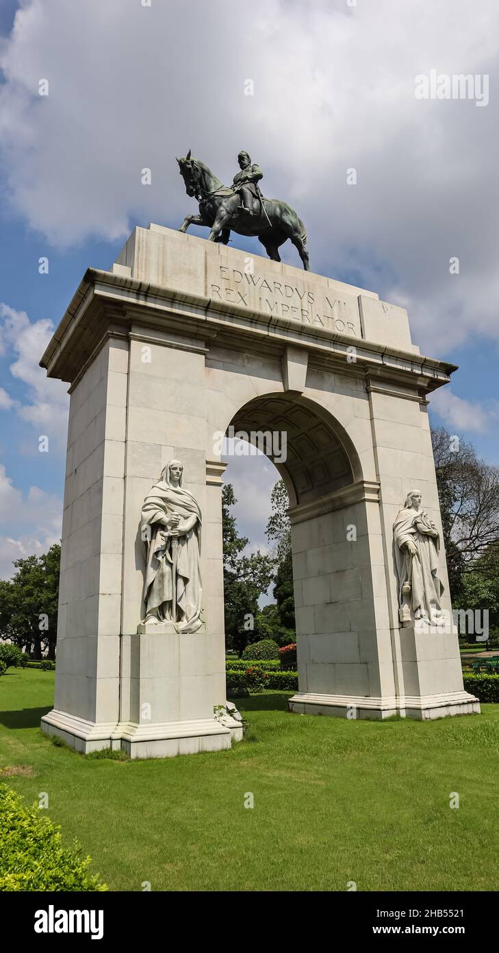 Edwards VII Rex imperator statue, Southern entrance of Victoria Memorial Hall, Kolkata, West Begal, India Stock Photo