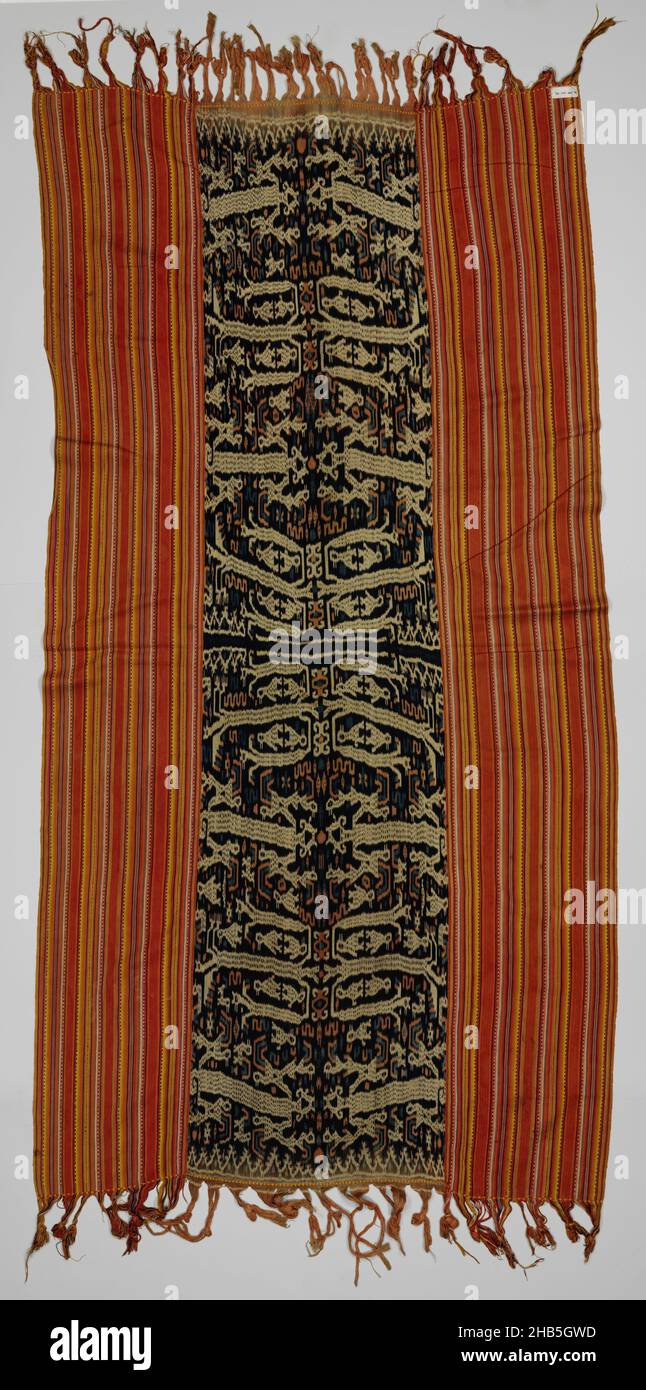 Shawl, Shawl with animal figures., anonymous, Timor, 1900 - 1949, cotton (textile), length 220 cm × length 192.5 cm × width 100 cm Stock Photo