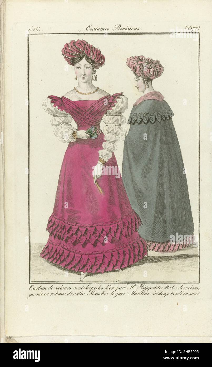 Journal des dames et des modes 1826, Costumes Parisiens (2377), Turban de velours orné de perles d'or, par Mr. Hyppolite. Robe de velours garnie en rubans de satin.Manches de gaze. Manteau de drap brodé en soie., print maker: anonymous, 1826, paper, etching Stock Photo