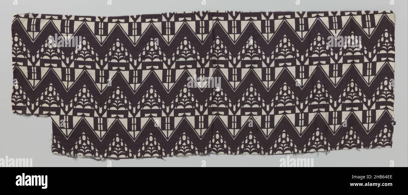 Fragment of printed silk with Art-Deco pattern, Fragment of white silk printed black Art-Deco pattern consisting of wide zigzag lines with geometric motifs in between., maker: Wiener Werkstätte, Vienna, c. 1910 - c. 1925, silk, printing, height 34 cm × width 93.2 cmheight 11 cm × width 8.5 cm Stock Photo