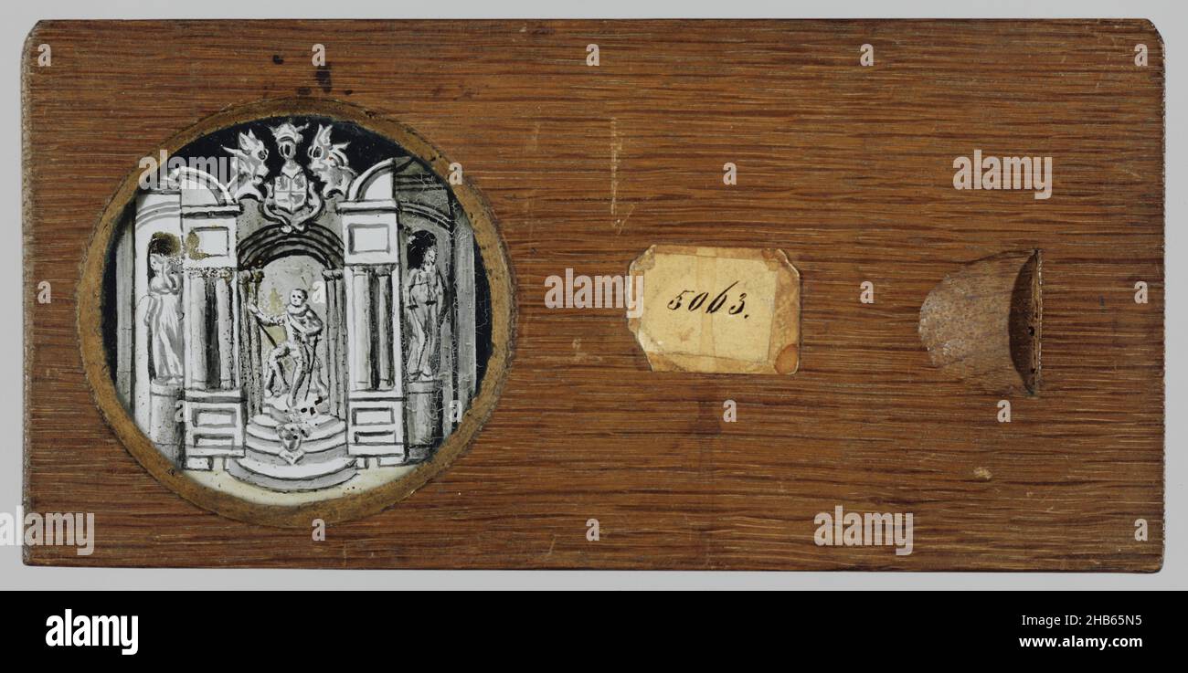 Tomb of William of Orange, Round glass plate in wooden mount. Grayscale image of the Tomb of William of Orange in the Nieuwe Kerk in Delft., anonymous, Netherlands, c. 1700 - c. 1790, glass, wood (plant material), height 20 cm × width 9.7 cm Stock Photo