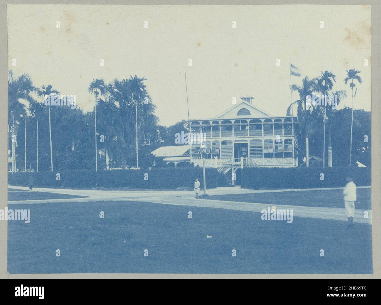 Park (title on object), View of society Het Park in Paramaribo. Part of the photo album Souvenir de Voyage (part 2), about the life of the Doijer family in and around the plantation Ma Retraite in Suriname in the years 1906-1913., Hendrik Doijer (attributed to), Suriname, 1906 - 1913, photographic support, cyanotype, height 118 mm × width 161 mm Stock Photo