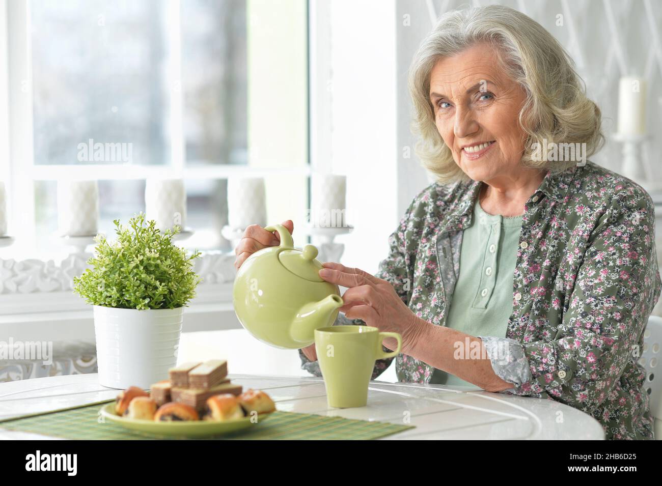 Beautiful smiling senior woman drinking tea Stock Photo - Alamy