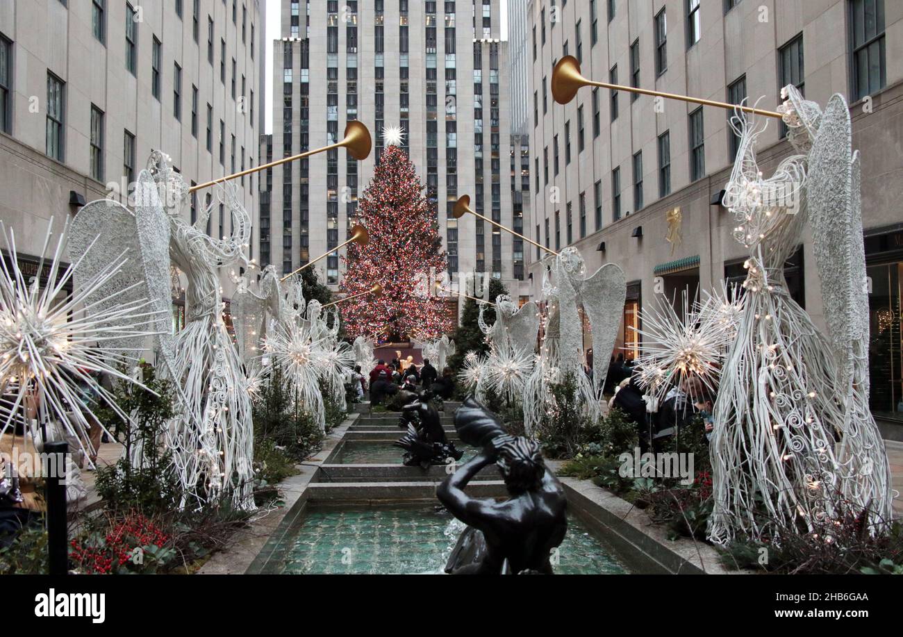 NEW YORK, NY December 16 Rockefeller Center Christmas Tree at