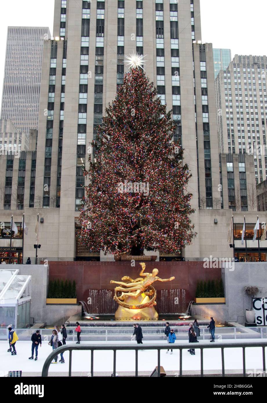 NEW YORK, NY December 16 Rockefeller Center Christmas Tree at
