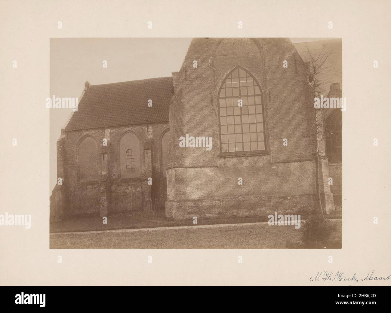 North side of the Dorpskerk in Poortugaal, anoniem (Monumentenzorg) (attributed to), Poortugaal, 1902, photographic support, cardboard, albumen print, height 166 mm × width 231 mm Stock Photo