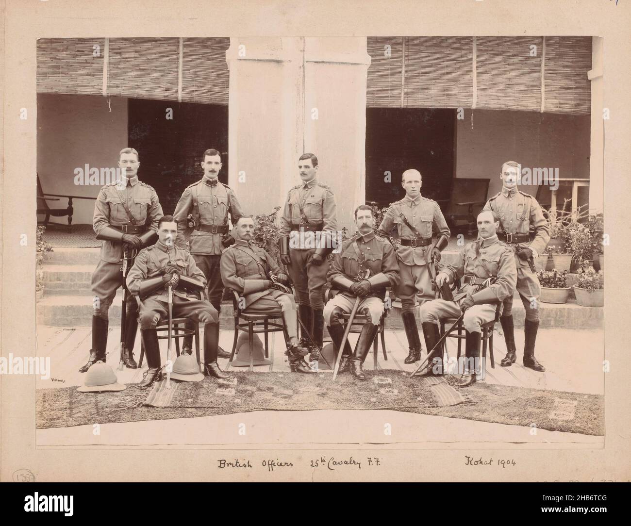 British officers, Kohat, Pakistan, Nine officers of the British army in uniform of the 25. Cavalry 7.7. sitting and standing in front of a house, Kohat, Pakistan Stock Photo