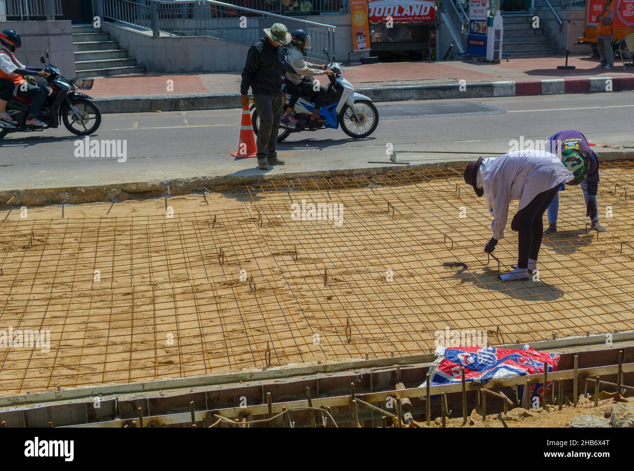 PATTAYA, THAILAND - Dec 15, 2019: PATTAYA,THAILAND - OCTOBER 24,2019:Beachroad This is a part of the construction site,where Thai workers modernized t Stock Photo