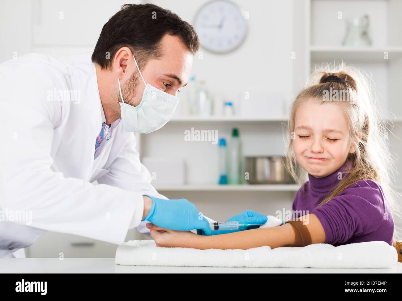 Welcome Injection Glad male ready to make injection to visitor Stock Photo - Alamy