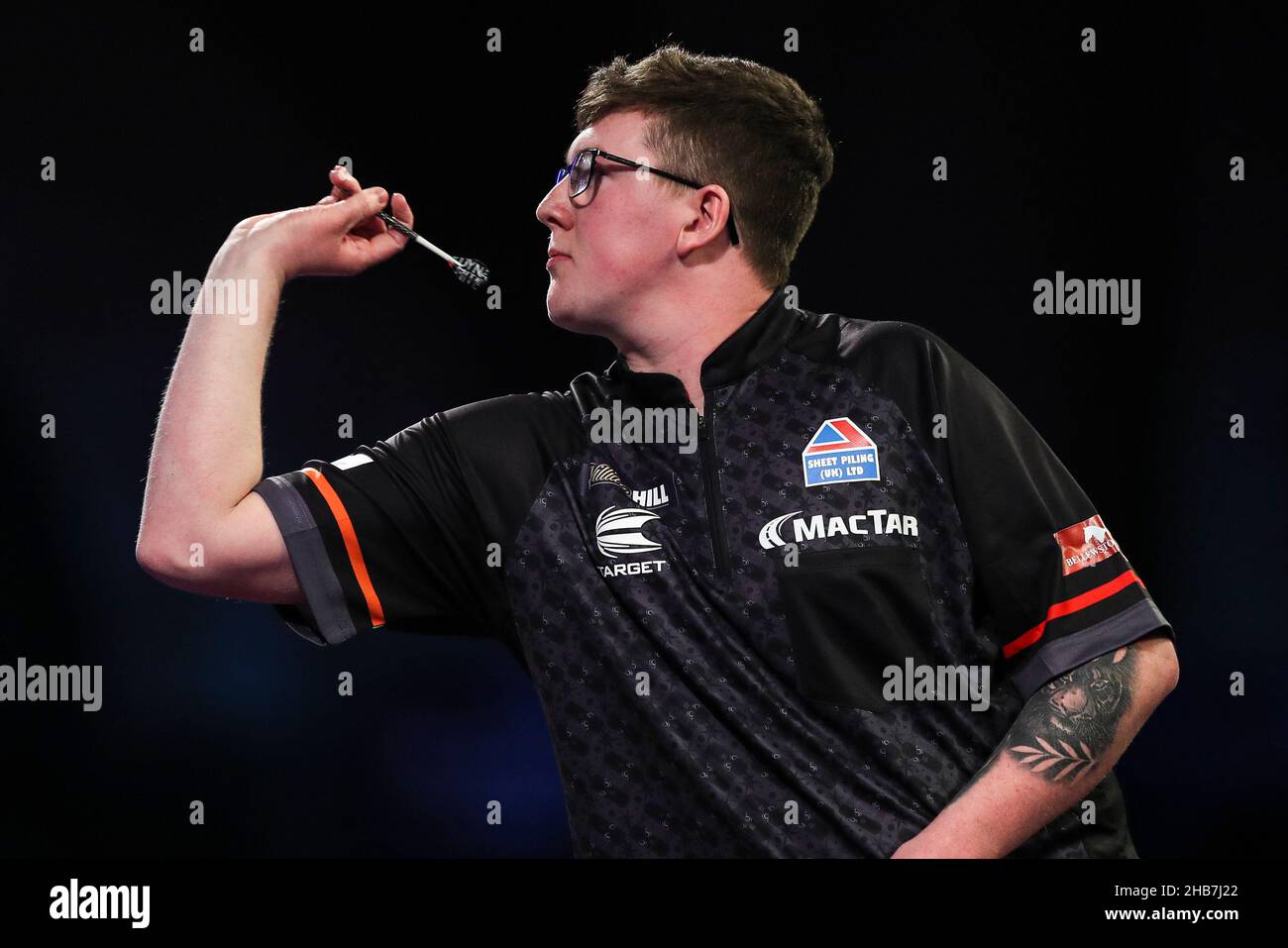 Keane Barry in action during day three of the William Hill World Darts  Championship at Alexandra Palace, London. Picture date: Friday December 17,  2021 Stock Photo - Alamy