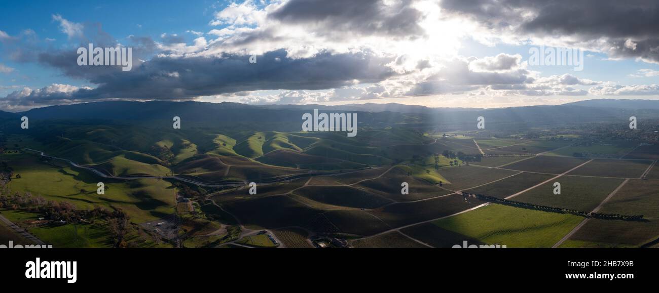 Low clouds drift over the rolling hills and vineyards in Livermore, California, just east of San Francisco Bay. Stock Photo