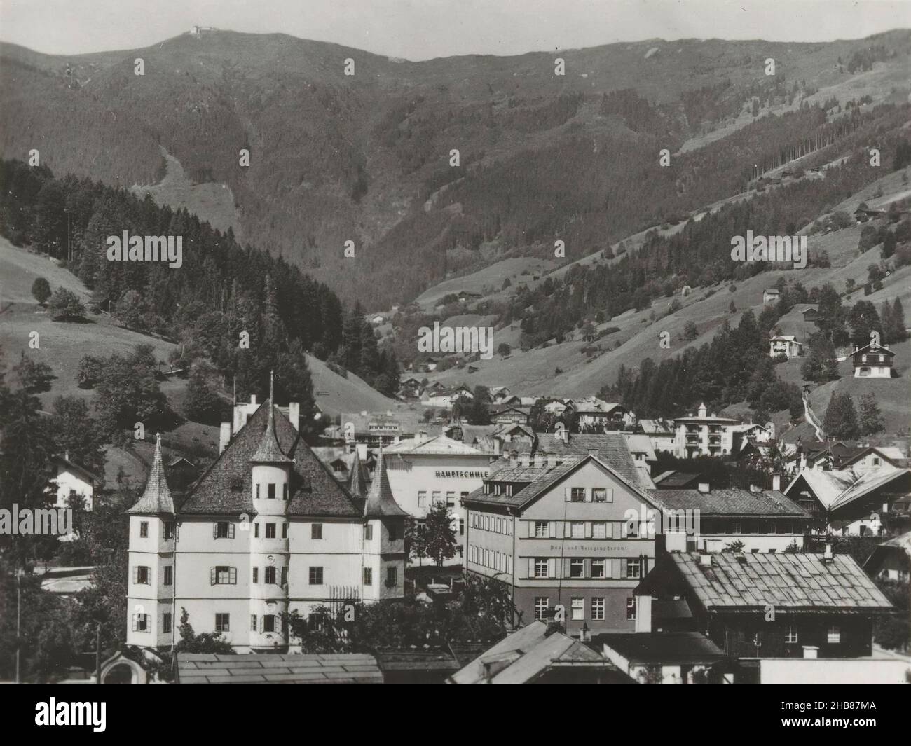 View of Rosenberg Castle in Zell am See, anonymous, publisher: C.J.S. (mentioned on object), Zell am See, publisher: Salzburg, c. 1950 - c. 1960, photographic support, gelatin silver print, height 62 mm × width 82 mm Stock Photo