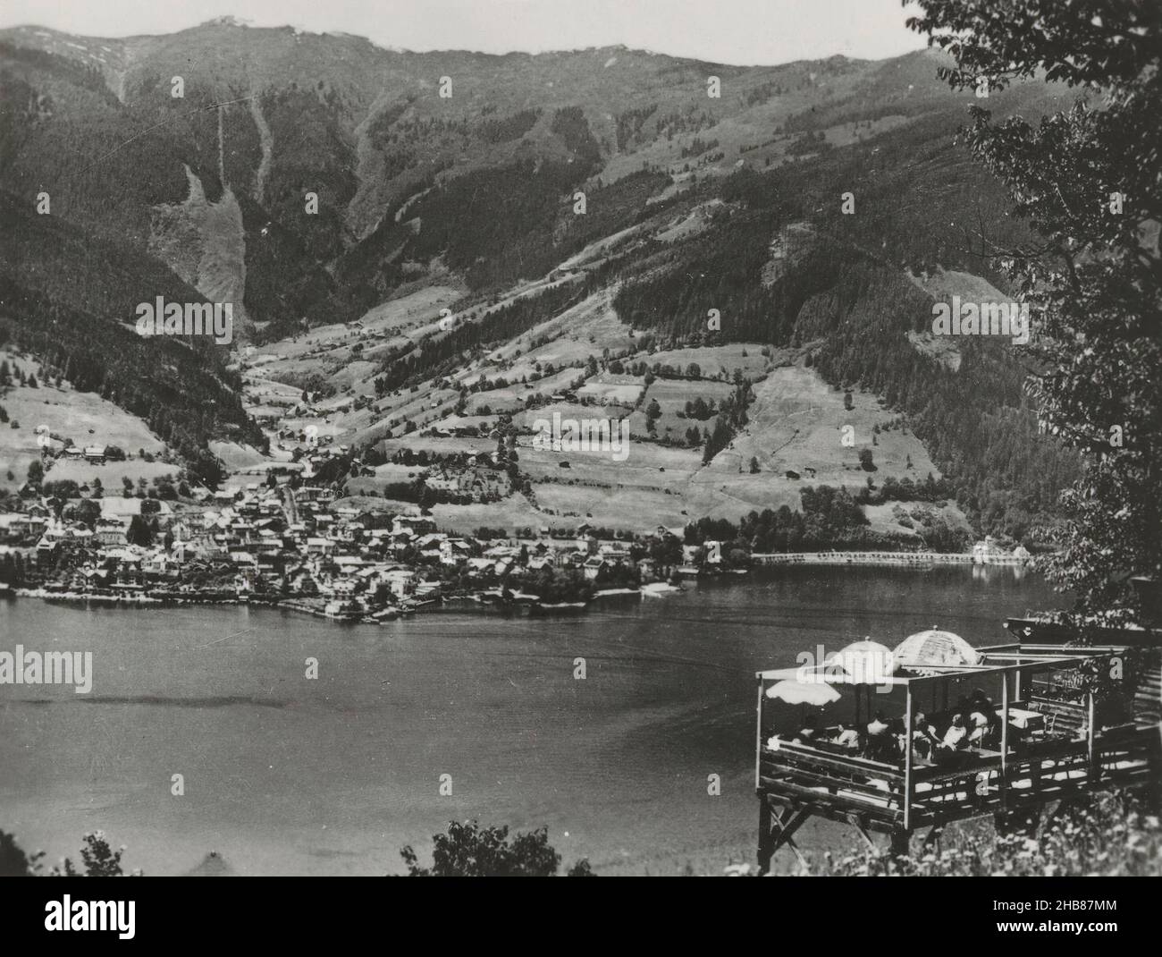 View of Zell am See, the Zeller See and the Schmittenhöhe, anonymous, publisher: C.J.S. (mentioned on object), Zell am See, publisher: Salzburg, c. 1950 - c. 1960, photographic support, gelatin silver print, height 62 mm × width 82 mm Stock Photo
