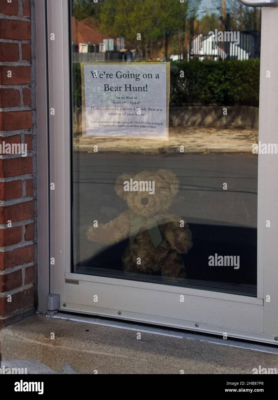 A bear in a window of a local church, for kids to find on a bear hunt to encourage getting outside and to relieve boredom, during the Covid-19 pandemi Stock Photo