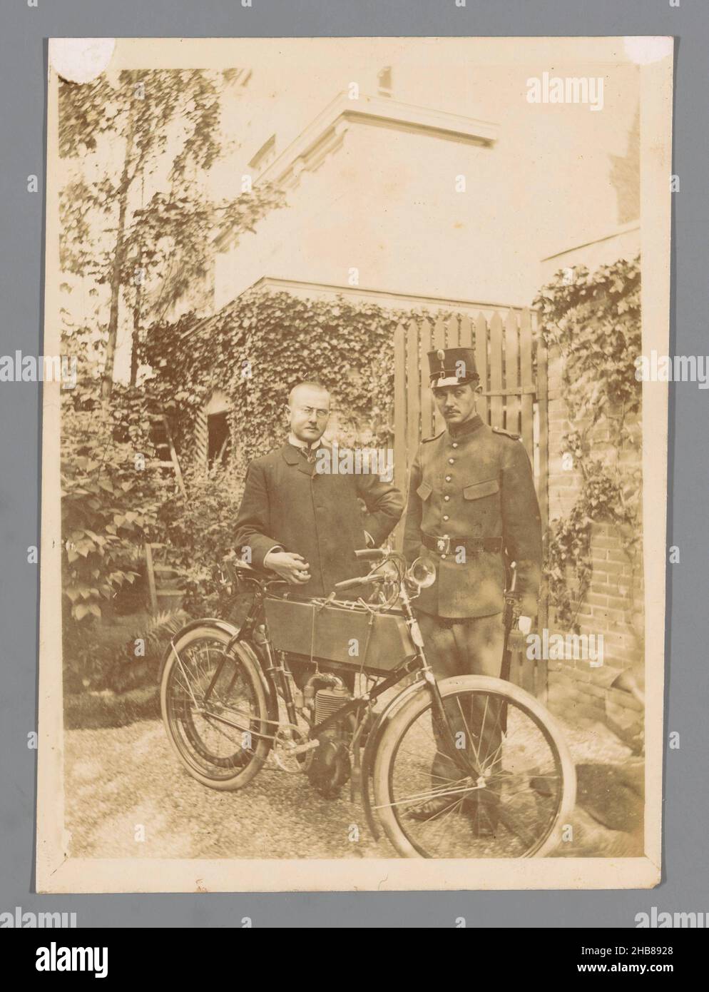 Unknown man and a policeman next to a motorcycle, anonymous, Zeeland, c. 1903, photographic support WZQTR Stock Photo