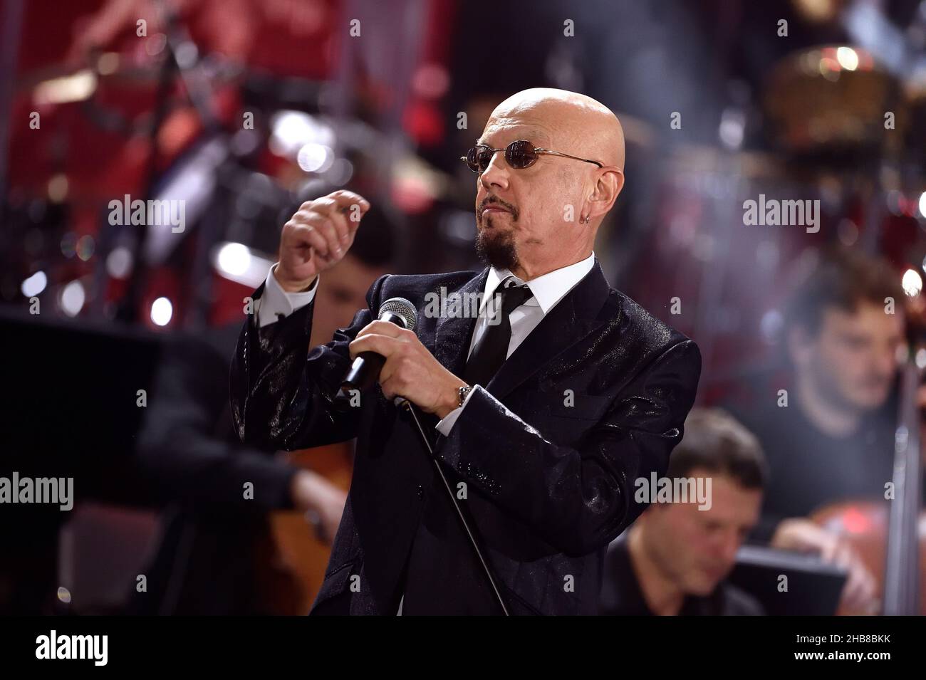 Rome, Italy. 17th Dec, 2021. Rome, Italy. 17th Dec, 2021. The singer Enrico Ruggeri at the twenty-ninth edition of the Christmas Concert 2021. Auditorium Conciliazione, The concert will go on the evening of 24 December on Canale 5. Rome (Italy) 16 December 2021 Credit: dpa picture alliance/Alamy Live News Credit: dpa picture alliance/Alamy Live News Stock Photo