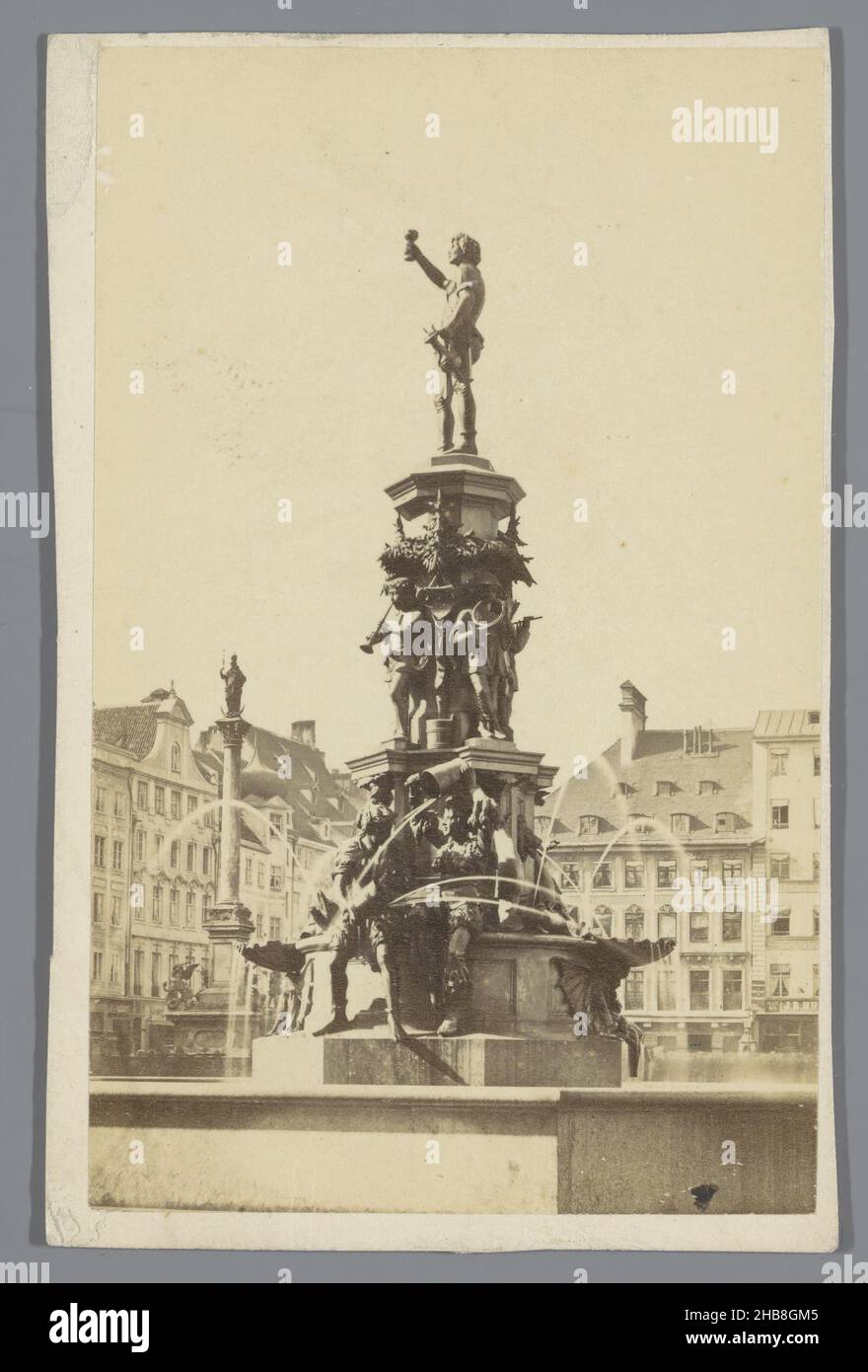 Fischbrunnen on Marienplatz in Munich, Munich, spring on Mauenplatz (title on object), anonymous, Konrad Knoll, München, 1855 - 1885, paper, cardboard, albumen print, height 100 mm × width 64 mm Stock Photo