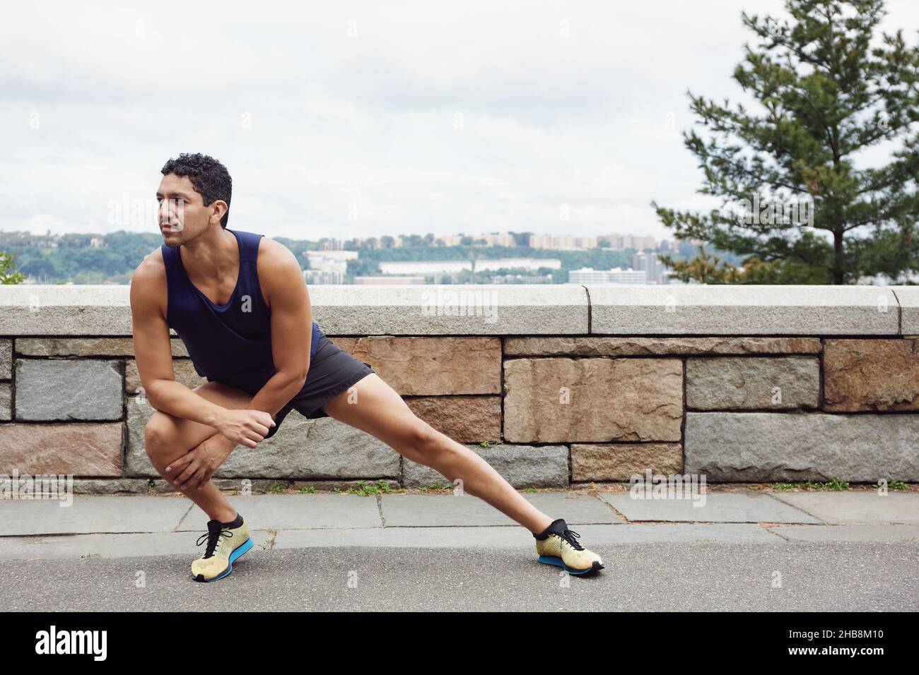 Man stretching outdoor in city hi-res stock photography and images - Alamy