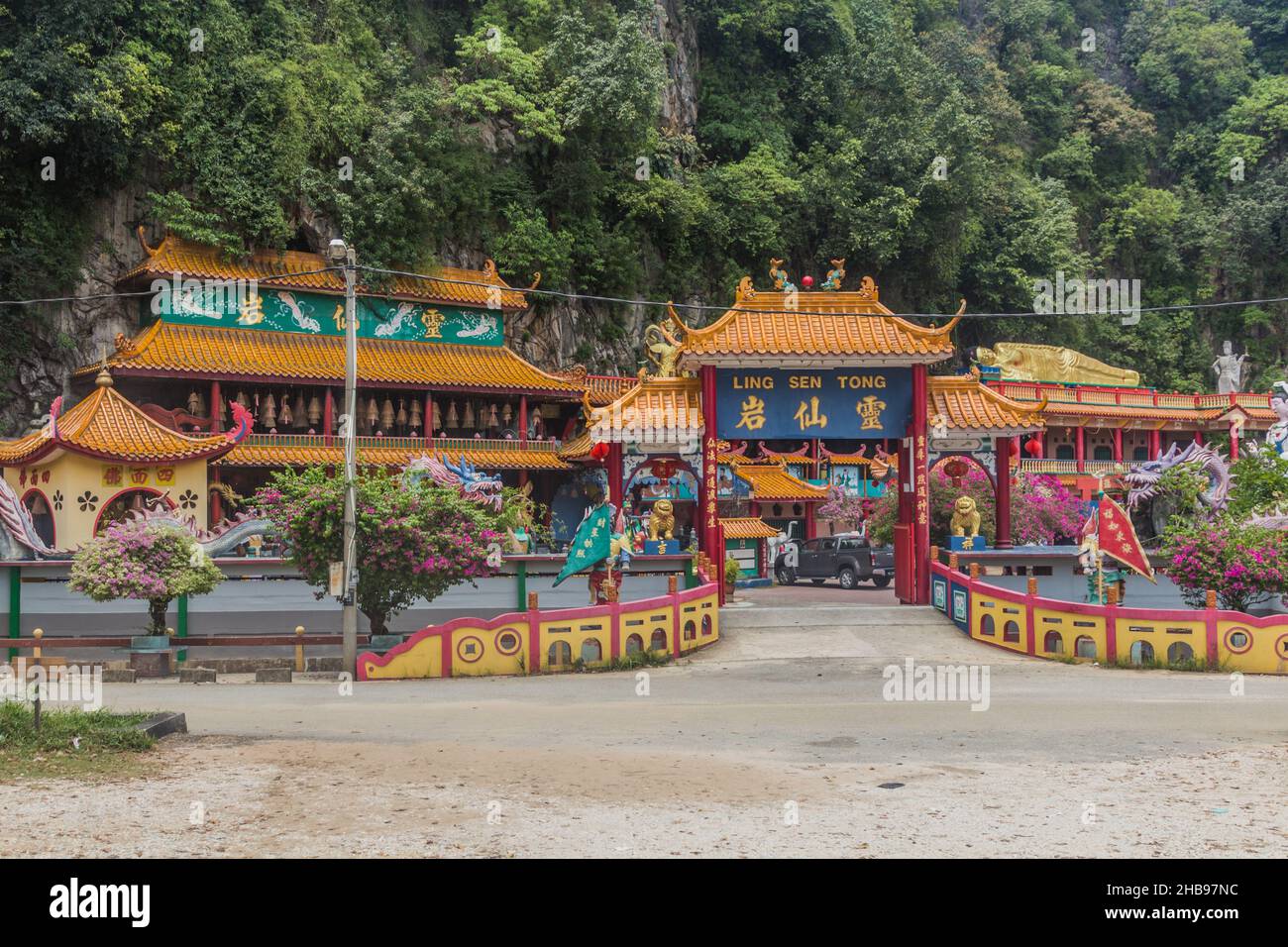 IPOH, MALAYASIA - MARCH 25, 2018: Entrance of the Ling Sen Tong Temple in Ipoh, Malaysia. Stock Photo