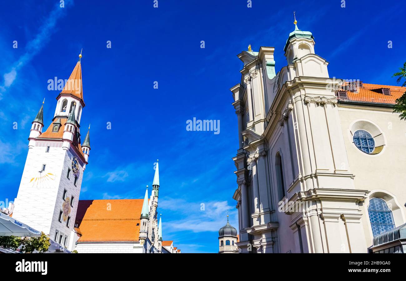 St Peter's Church and old Town Hall tower next to Viktualienmarkt in Munich Stock Photo