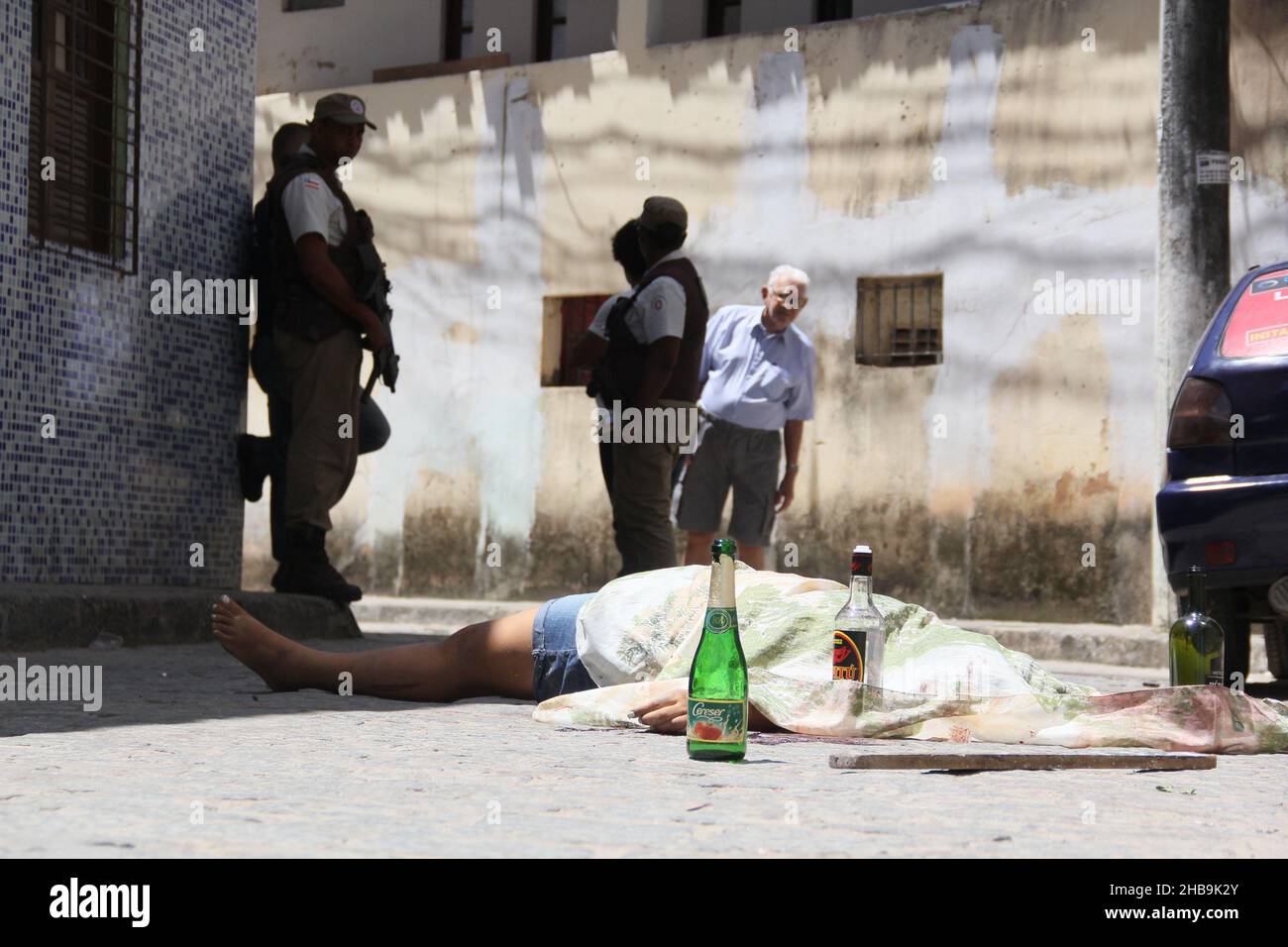 salvador, bahia, brazil - january 1, 2014: Police investigate a homicide site in the city of Salvador. Stock Photo