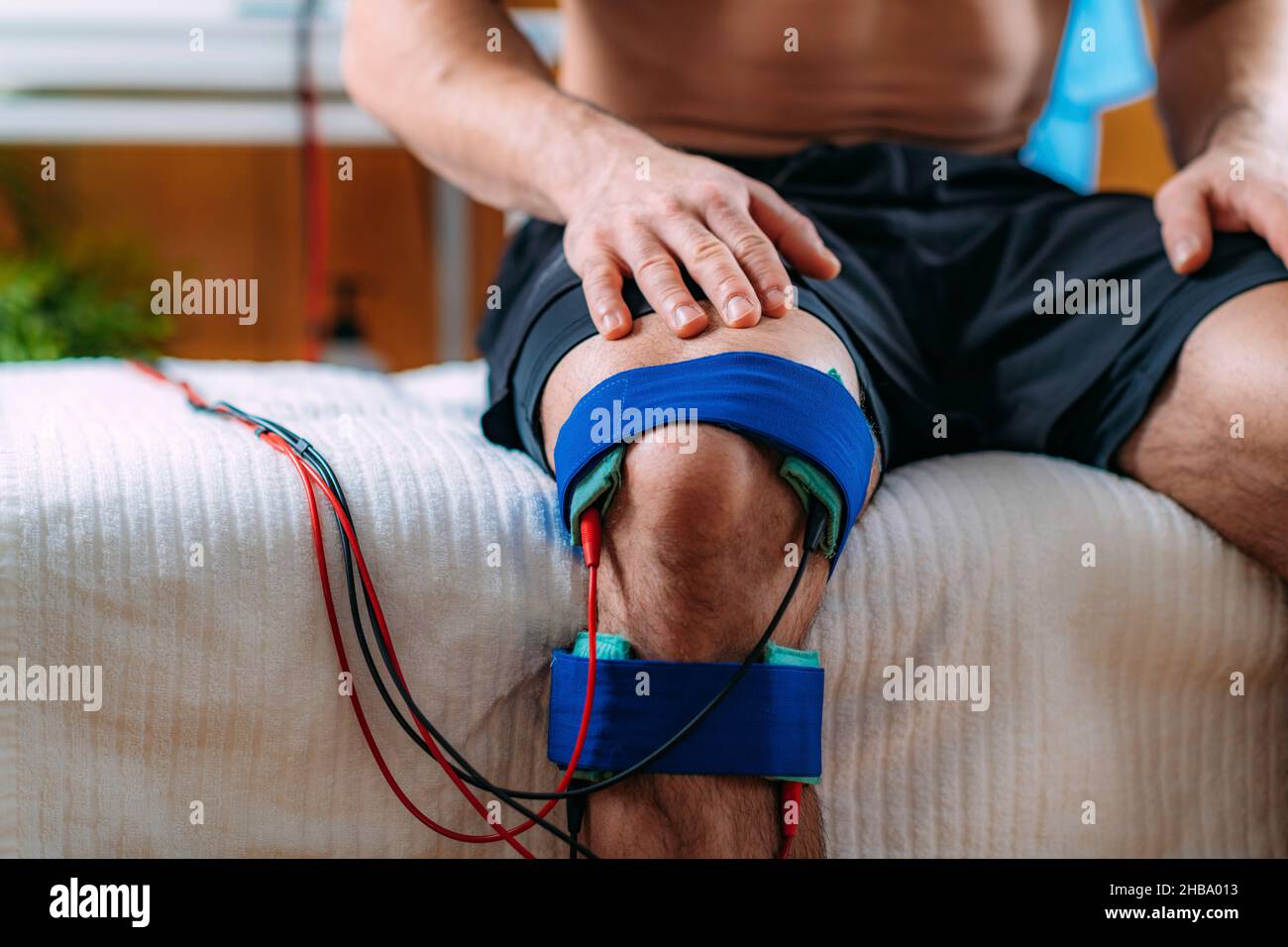 TENS (transcutaneous electrical nerve stimulation) knee physical therapy  Stock Photo - Alamy