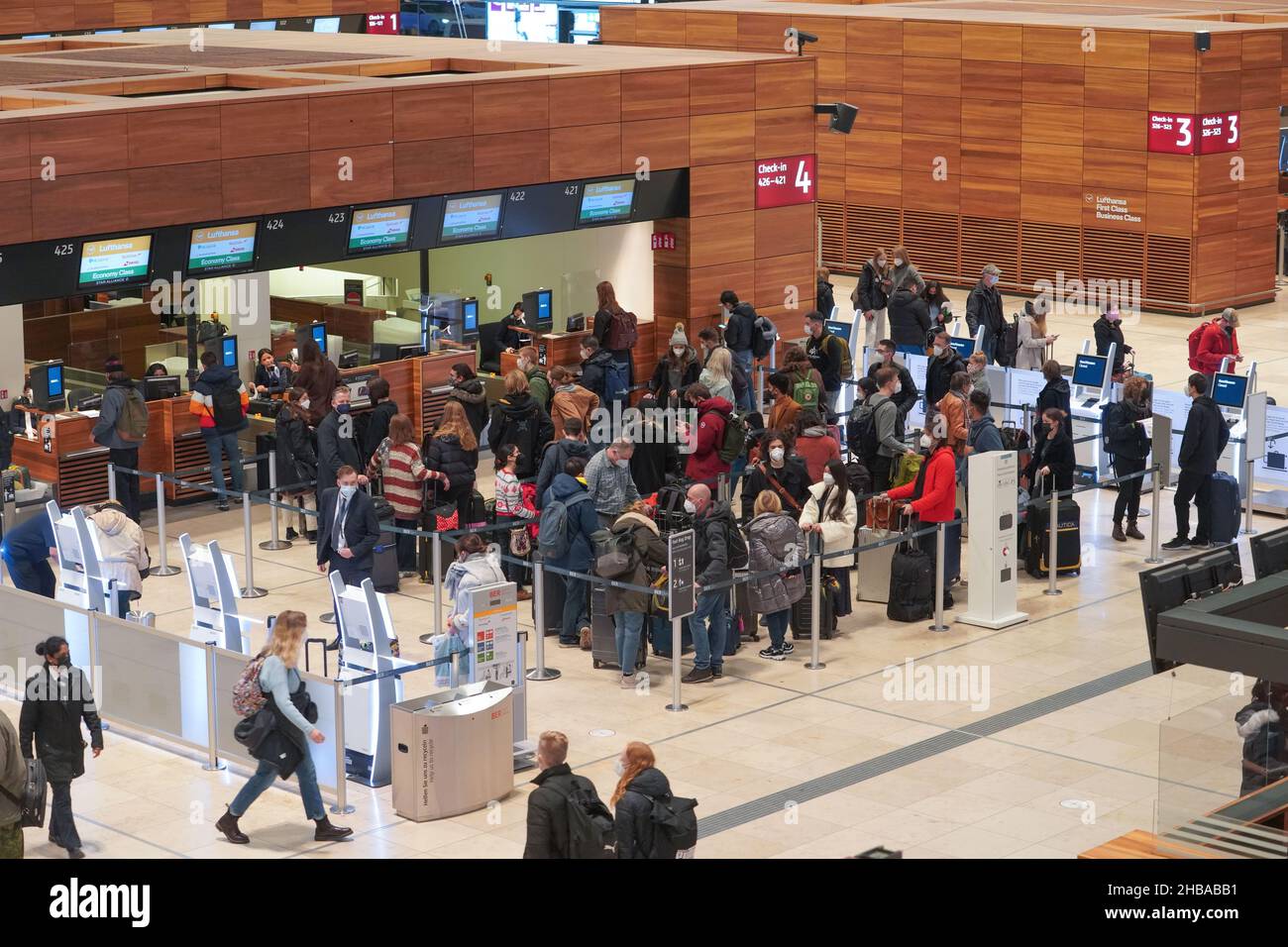 Berlin, Germany. 18th Dec, 2021. A queue has formed at a check-in