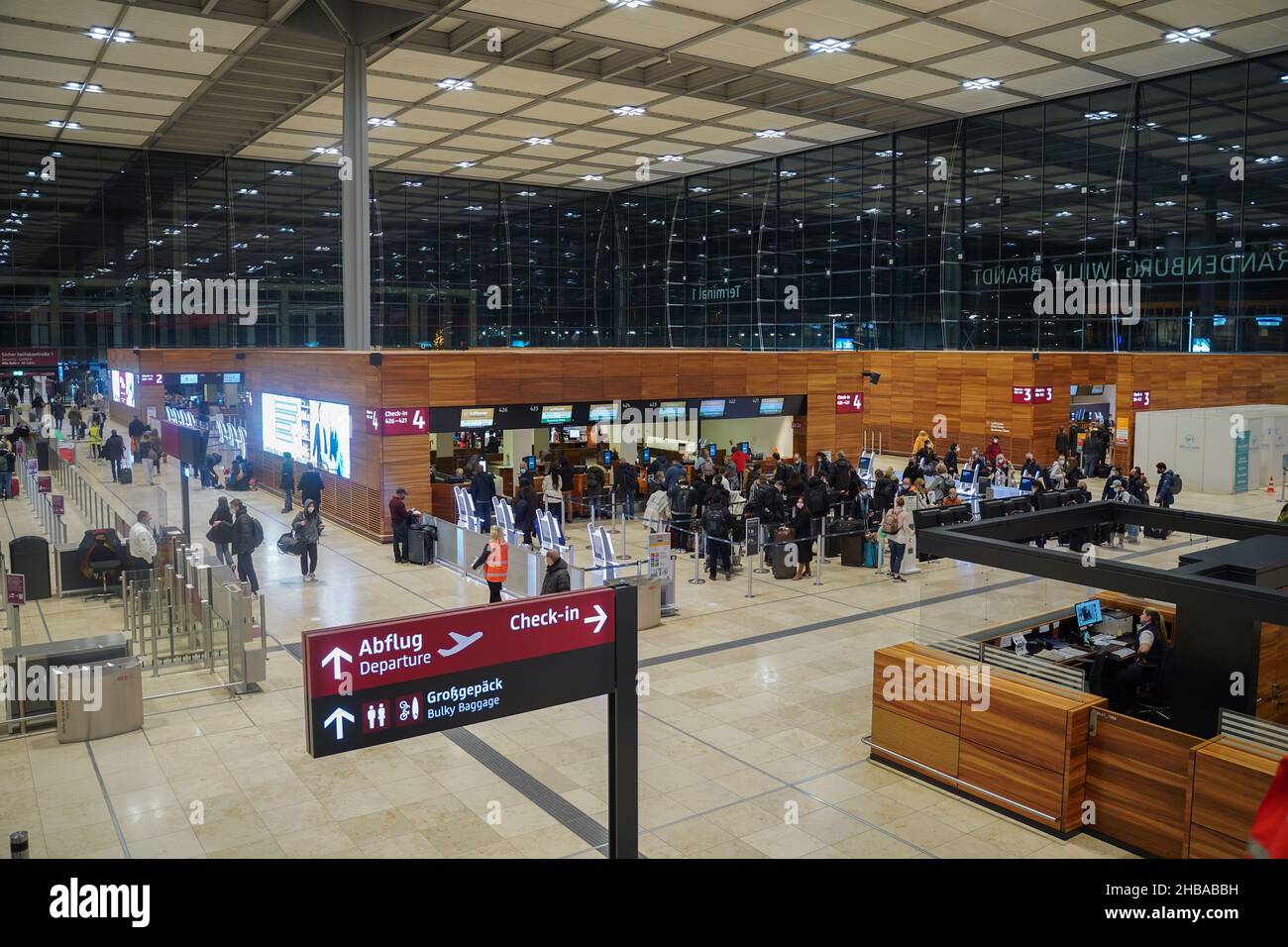 Berlin, Germany. 18th Dec, 2021. A queue has formed at a check-in