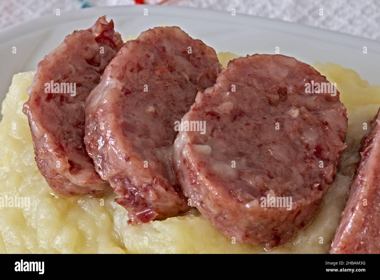 cotechino con pure di patate ricetta di capodanno primo piano Stock Photo