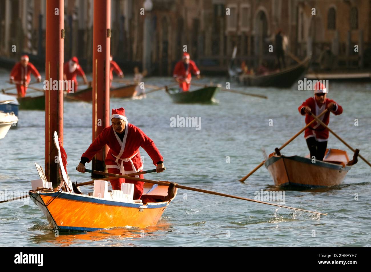 People dressed as Santa Claus row during a Christmas regatta in Venice, Italy December 17, 2017.(MvS) Stock Photo