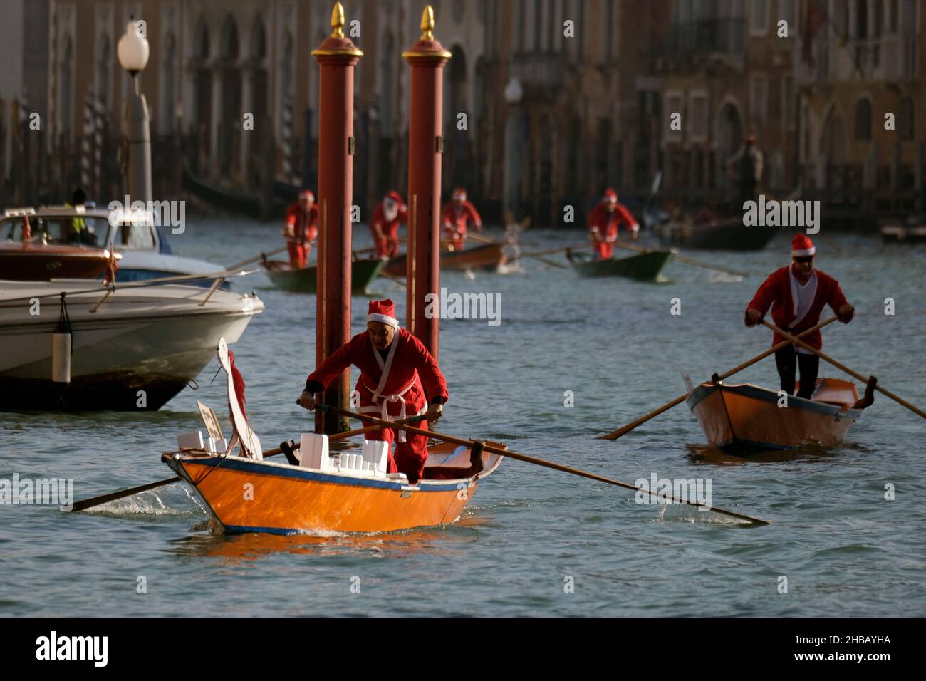 People dressed as Santa Claus row during a Christmas regatta in Venice, Italy December 17, 2017.(MvS) Stock Photo