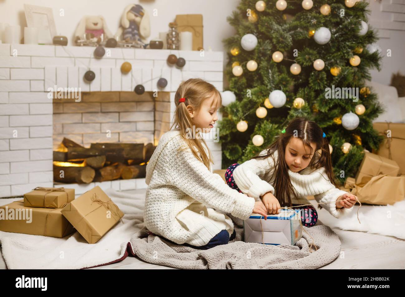 Christmas girls tree vintage hi-res stock photography and images - Alamy