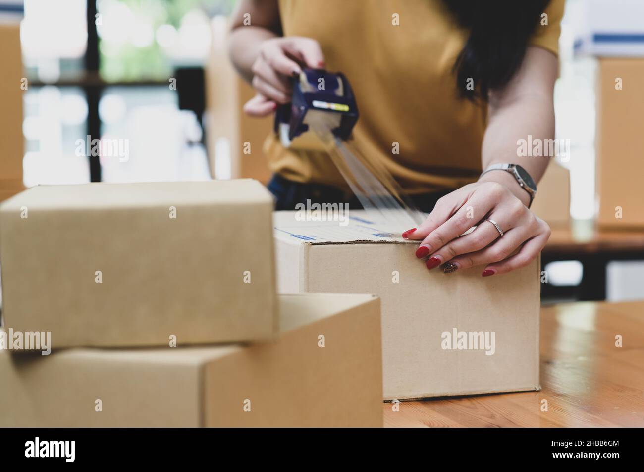 Delivery workers hi-res stock photography and images - Alamy